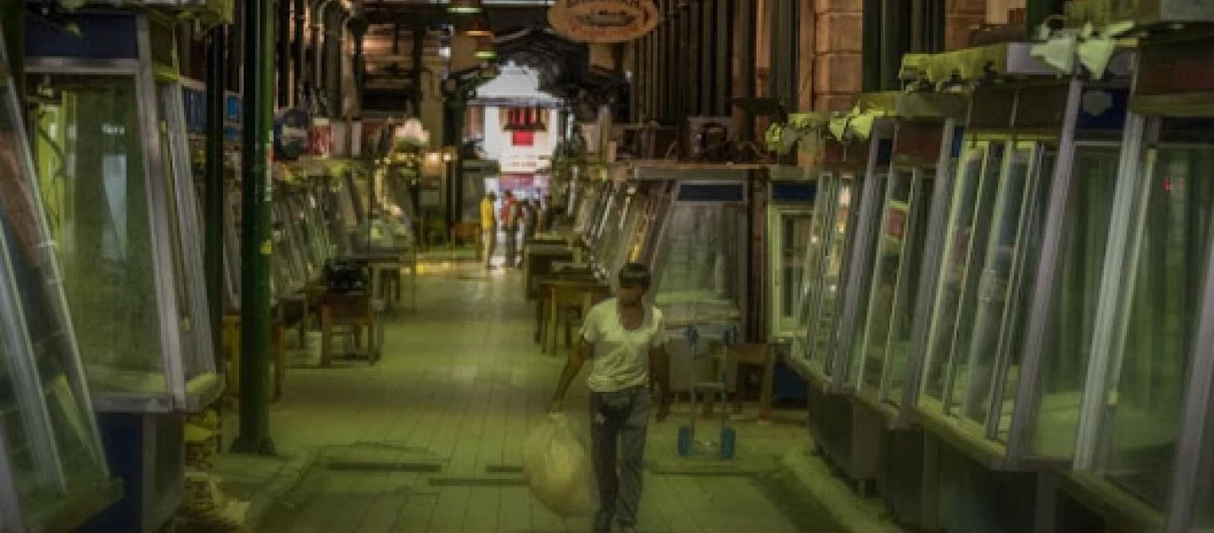 Σενάριο καταστροφής: Άδεια ράφια και εξαθλιωμένα σπίτια σε όλο τον κόσμο